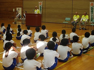 7月9日(水)　社明啓発グッズ贈呈式・あいさつ運動
